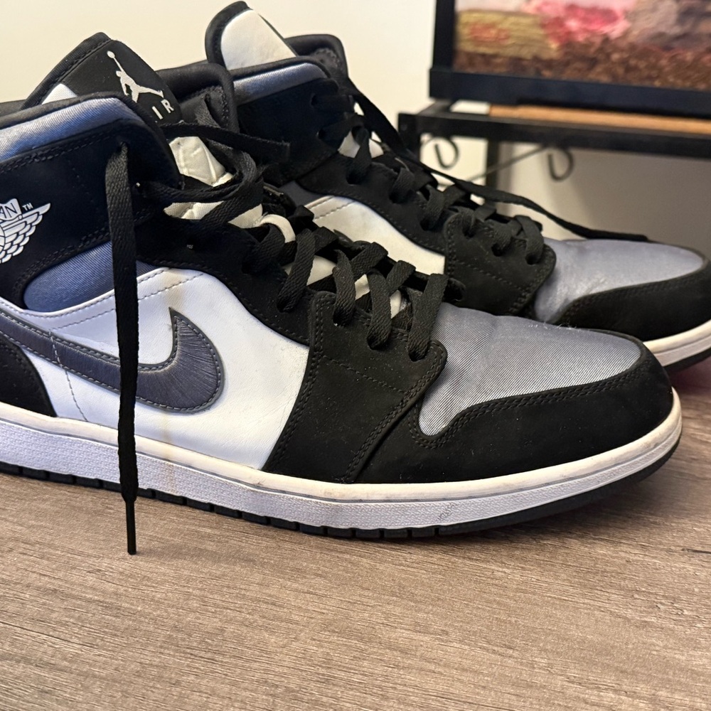 Jordan Athletic Shoes Black and Gray